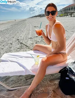 Alex Morgan / alexmorgan13 / alexmorgan_x nude photo #0111
