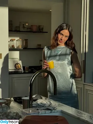 Alexa Chung / alexachung nude photo #0057