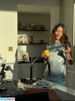 Alexa Chung / alexachung nude photo #0060