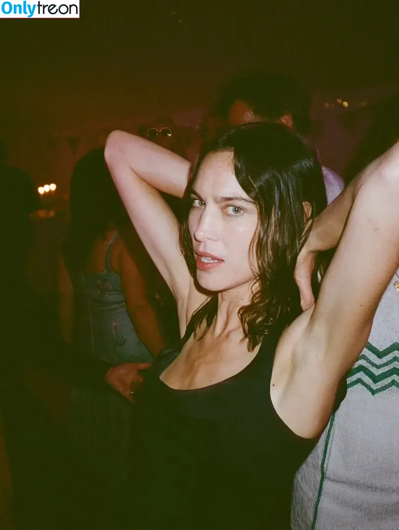 Alexa Chung nude photo #0053 (alexachung)