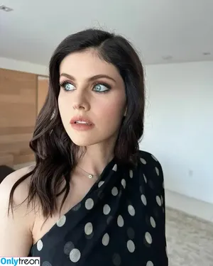 Alexandra Daddario / alexandradaddario nude photo #2527