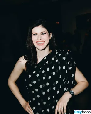 Alexandra Daddario / alexandradaddario nude photo #2530
