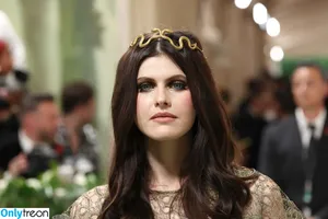 Alexandra Daddario / alexandradaddario nude photo #2574