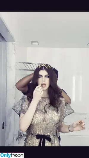 Alexandra Daddario / alexandradaddario nude photo #2584
