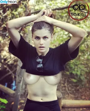 Alexandra Daddario / alexandradaddario nude photo #2621