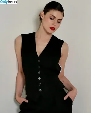 Alexandra Daddario / alexandradaddario nude photo #2686