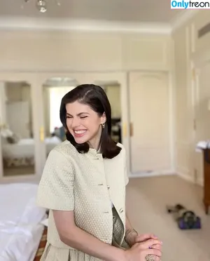 Alexandra Daddario / alexandradaddario nude photo #2722