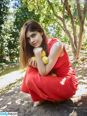 Alexandra Daddario / alexandradaddario nude photo #2976