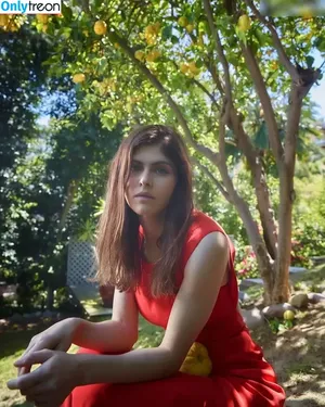 Alexandra Daddario / alexandradaddario nude photo #2977
