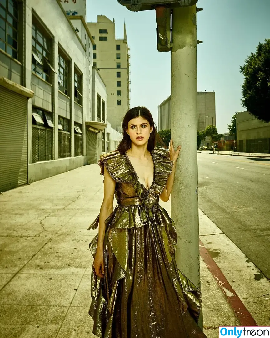 Alexandra Daddario nude photo #2502 (alexandradaddario)