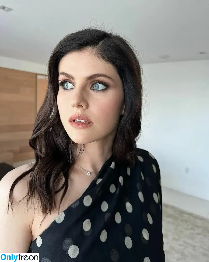 Alexandra Daddario nude photo #2527 (alexandradaddario)