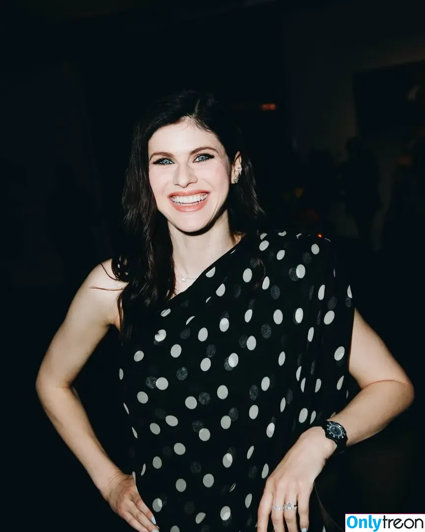 Alexandra Daddario nude photo #2530 (alexandradaddario)