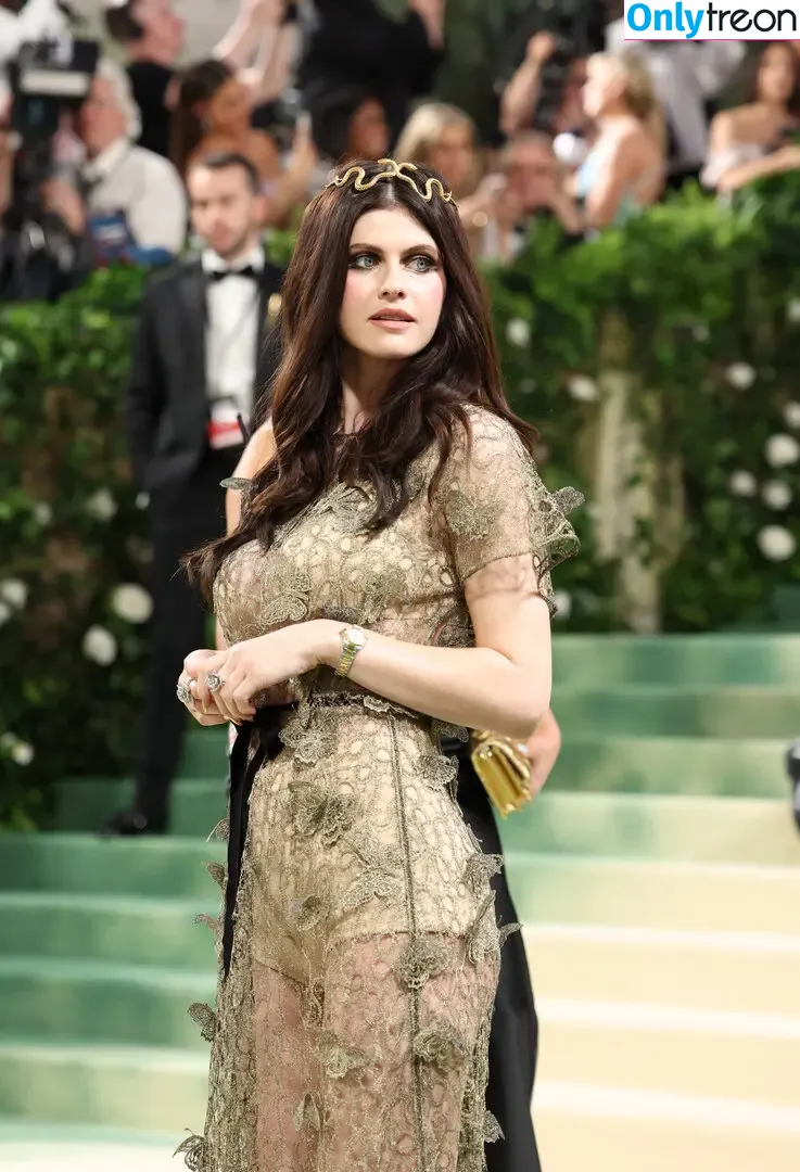 Alexandra Daddario nude photo #2563 (alexandradaddario)