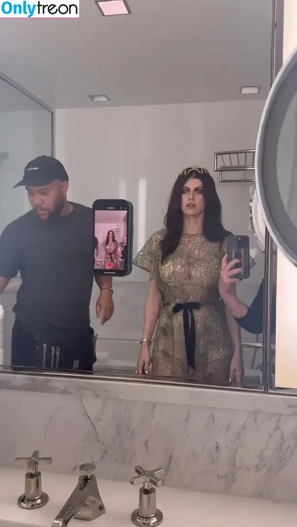 Alexandra Daddario nude photo #2588 (alexandradaddario)