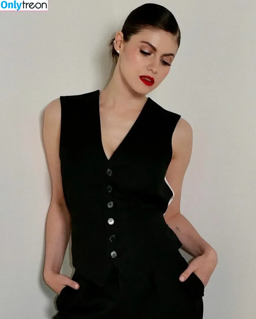 Alexandra Daddario nude photo #2686 (alexandradaddario)