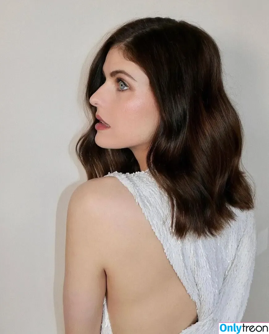 Alexandra Daddario nude photo #2687 (alexandradaddario)