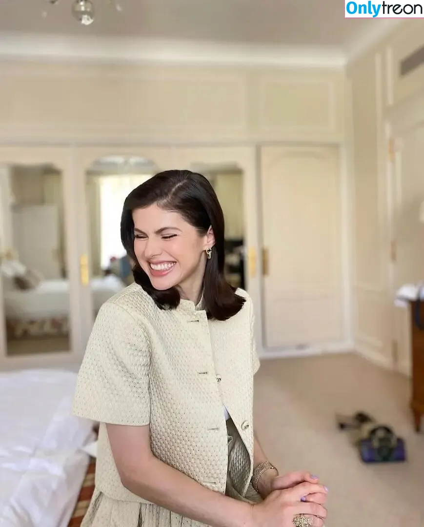 Alexandra Daddario nude photo #2722 (alexandradaddario)