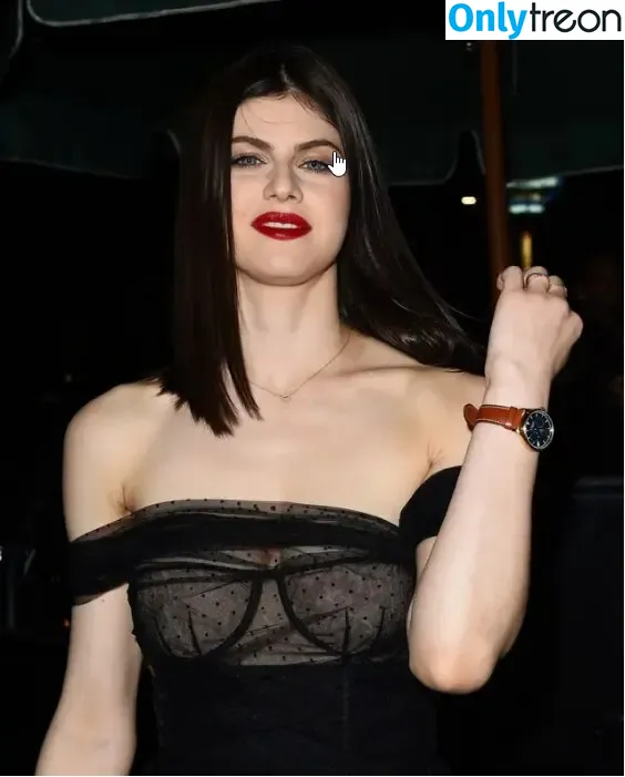 Alexandra Daddario nude photo #2822 (alexandradaddario)