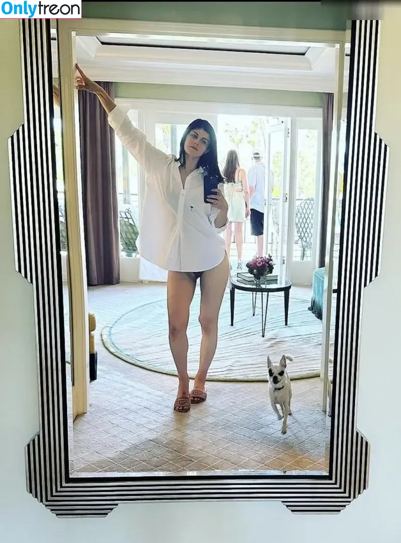 Alexandra Daddario nude photo #2854 (alexandradaddario)