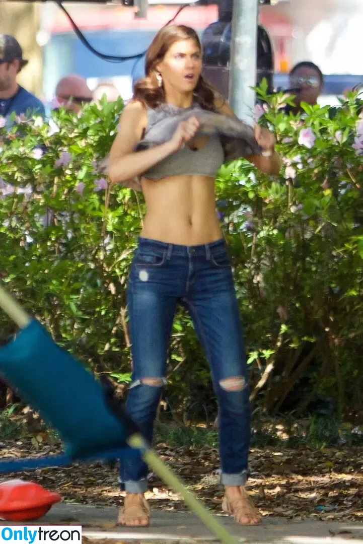 Alexandra Daddario nude photo #2910 (alexandradaddario)