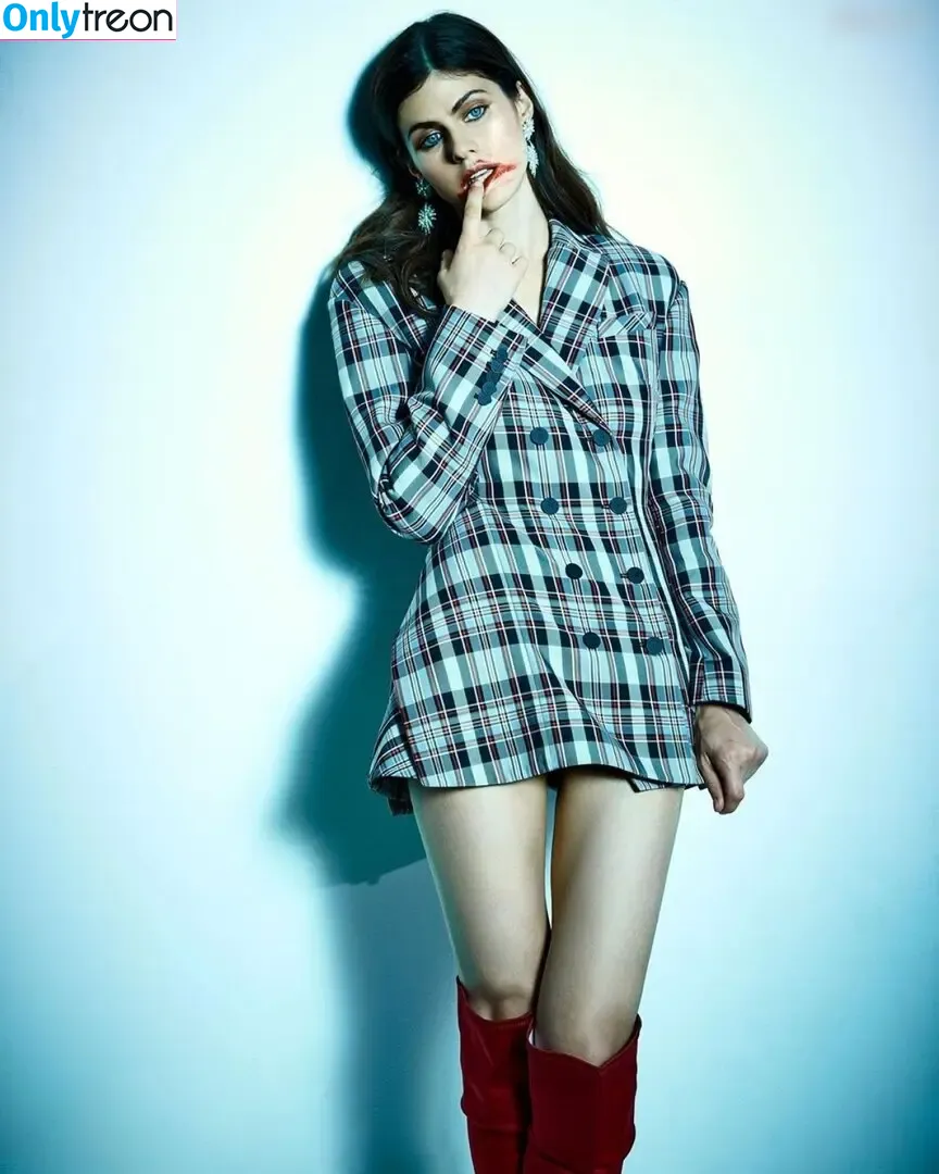 Alexandra Daddario nude photo #2971 (alexandradaddario)