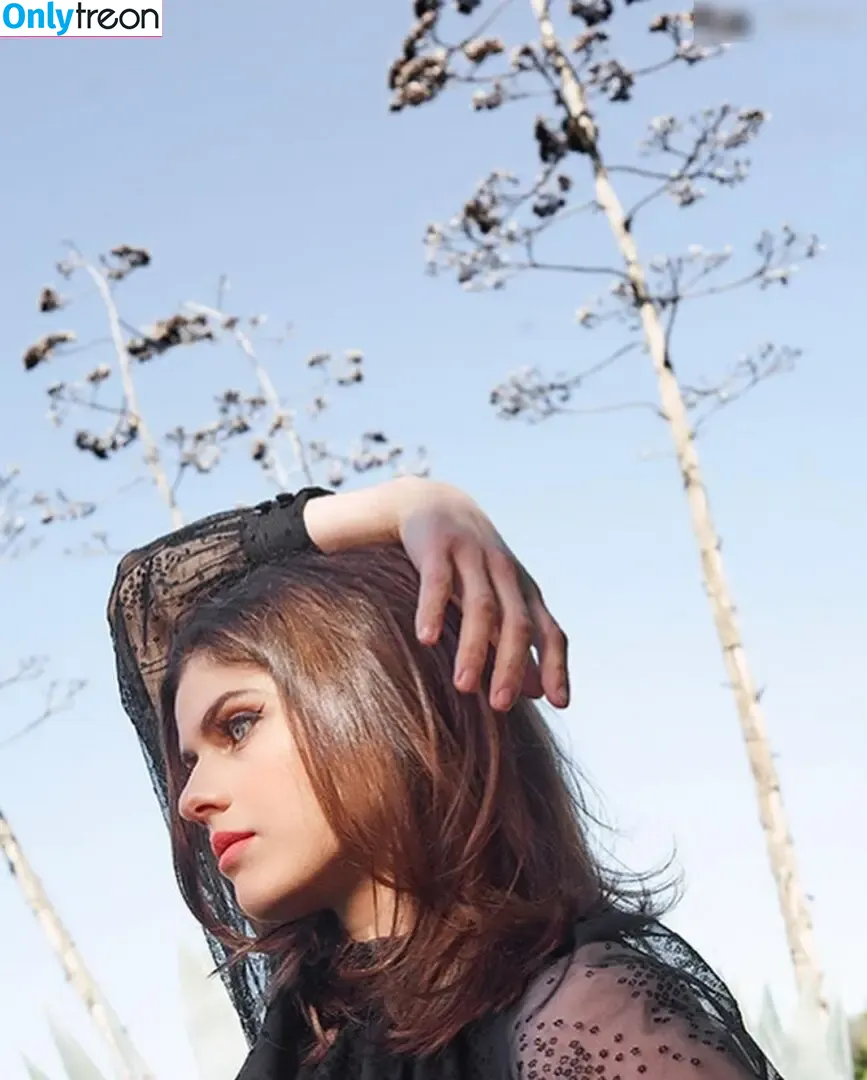 Alexandra Daddario nude photo #2978 (alexandradaddario)