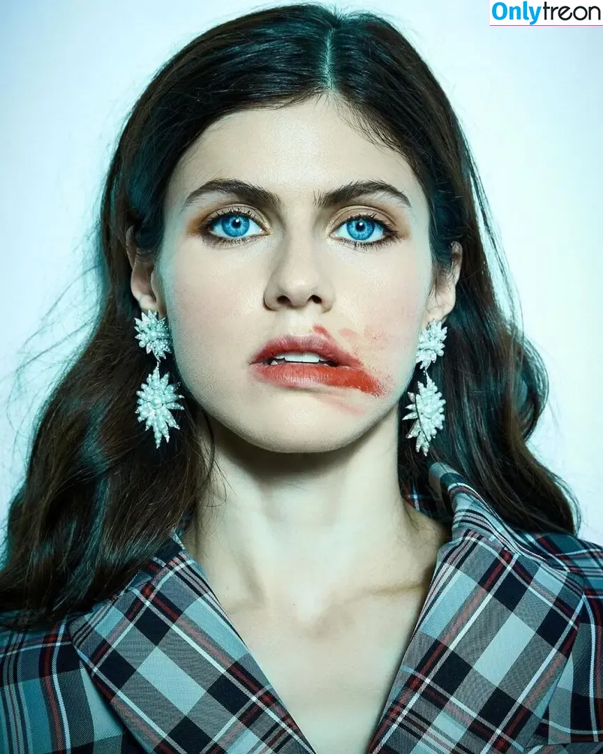 Alexandra Daddario nude photo #2979 (alexandradaddario)