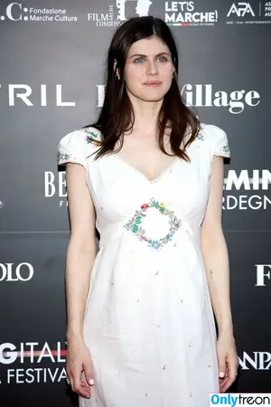 Alexandra Daddario / alexandradaddario nude photo #3036