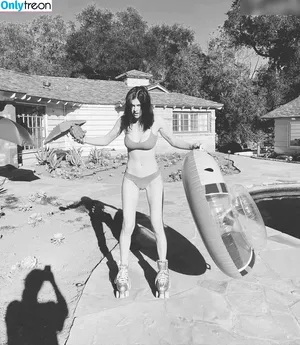 Alexandra Daddario / alexandradaddario nude photo #3126