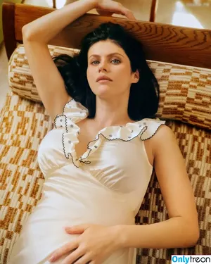 Alexandra Daddario / alexandradaddario nude photo #3195