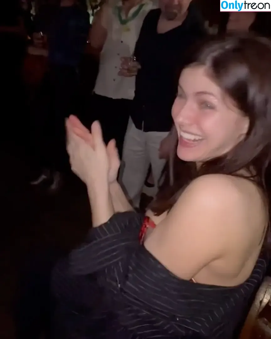 Alexandra Daddario nude photo #3080 (alexandradaddario)