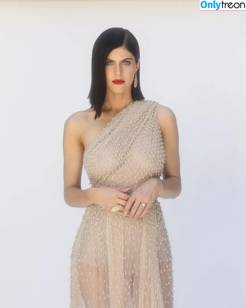 Alexandra Daddario nude photo #3113 (alexandradaddario)