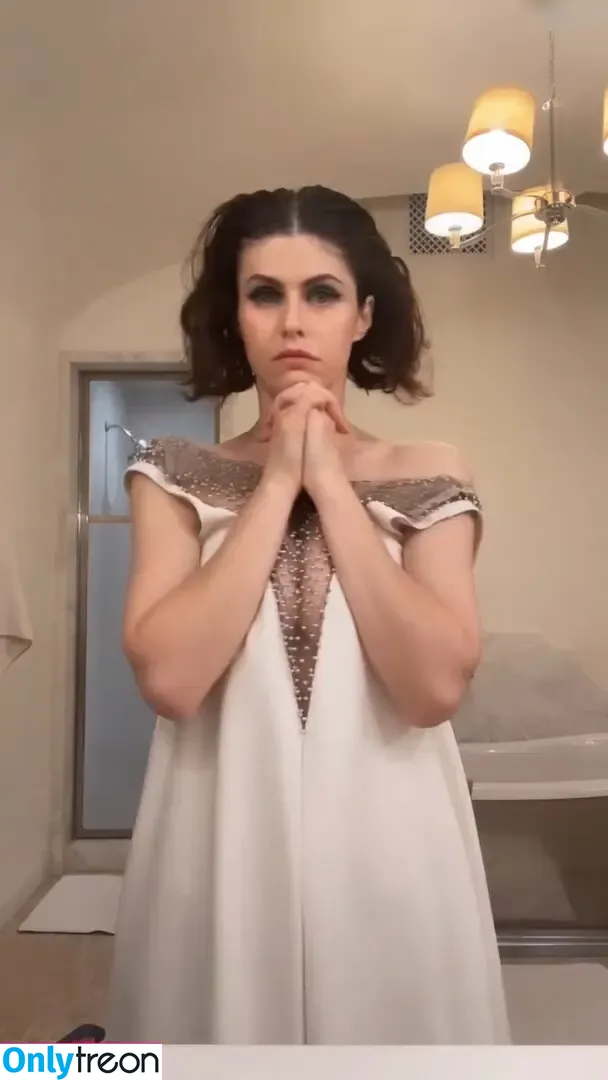 Alexandra Daddario nude photo #3114 (alexandradaddario)