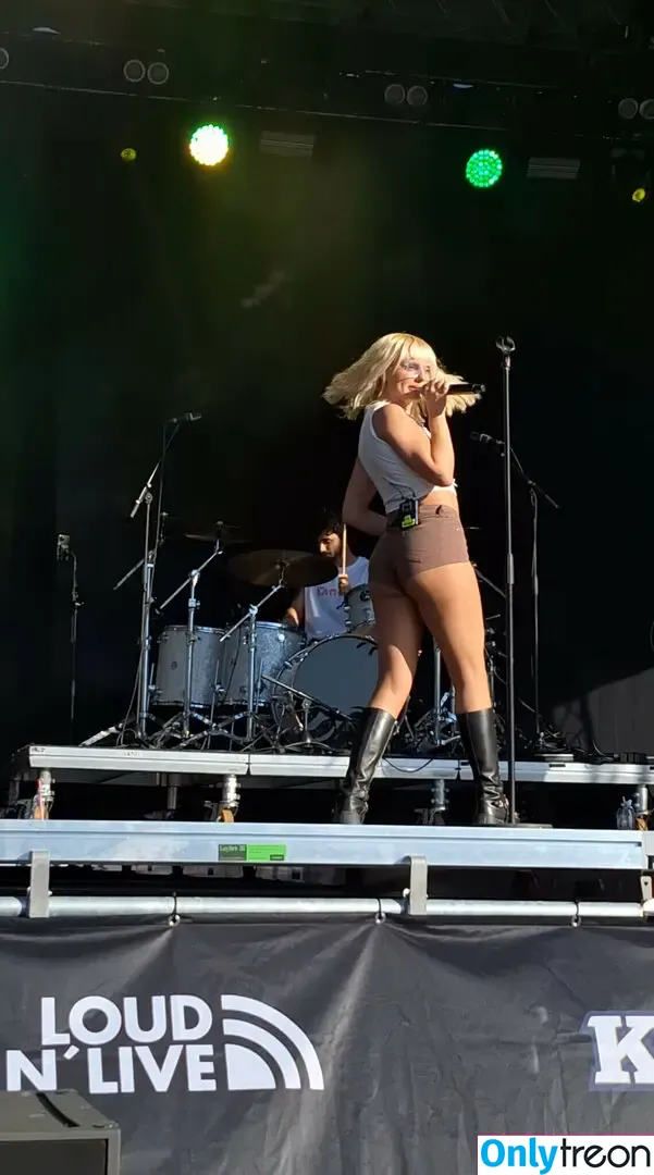 Alexandra Stan nude photo #1959 (alexandrastan)