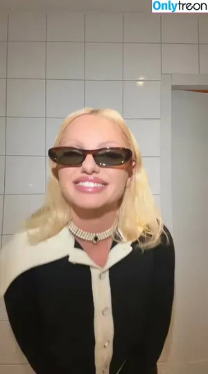Alexandra Stan / alexandrastan nude photo #2103