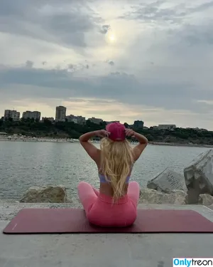 Alexandra Stan / alexandrastan nude photo #2315