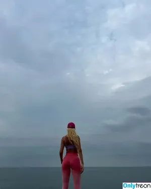 Alexandra Stan / alexandrastan nude photo #2317