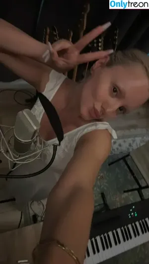 Alexandra Stan / alexandrastan nude photo #2440