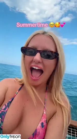 Alexandra Stan / alexandrastan nude photo #2463