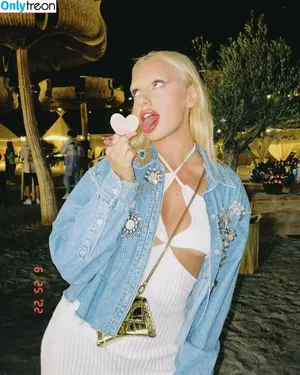 Alexandra Stan / alexandrastan nude photo #2553