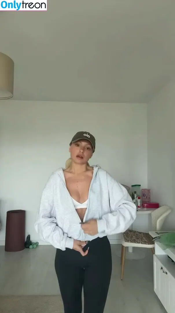 Alexandra Stan nude photo #2152 (alexandrastan)