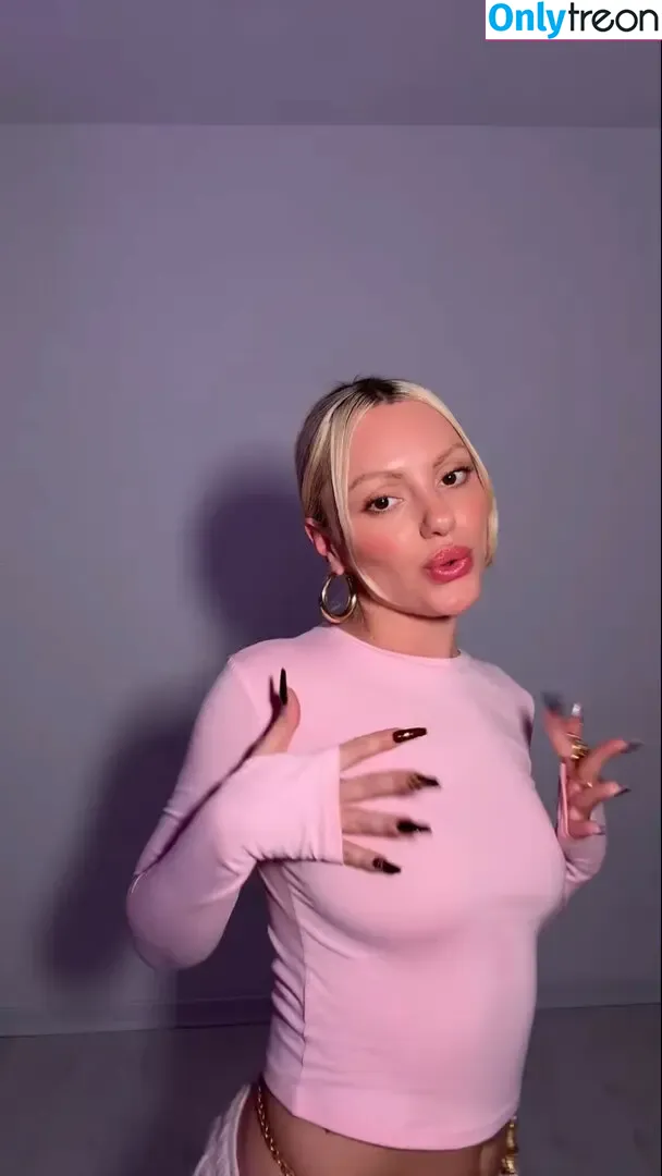 Alexandra Stan nude photo #2154 (alexandrastan)