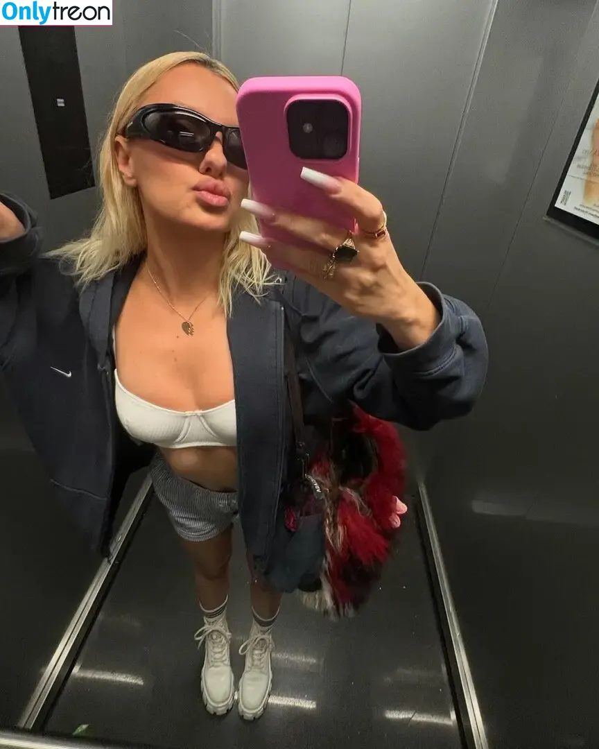 Alexandra Stan nude photo #2166 (alexandrastan)