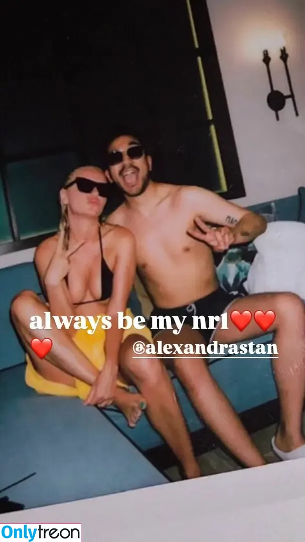 Alexandra Stan nude photo #2232 (alexandrastan)