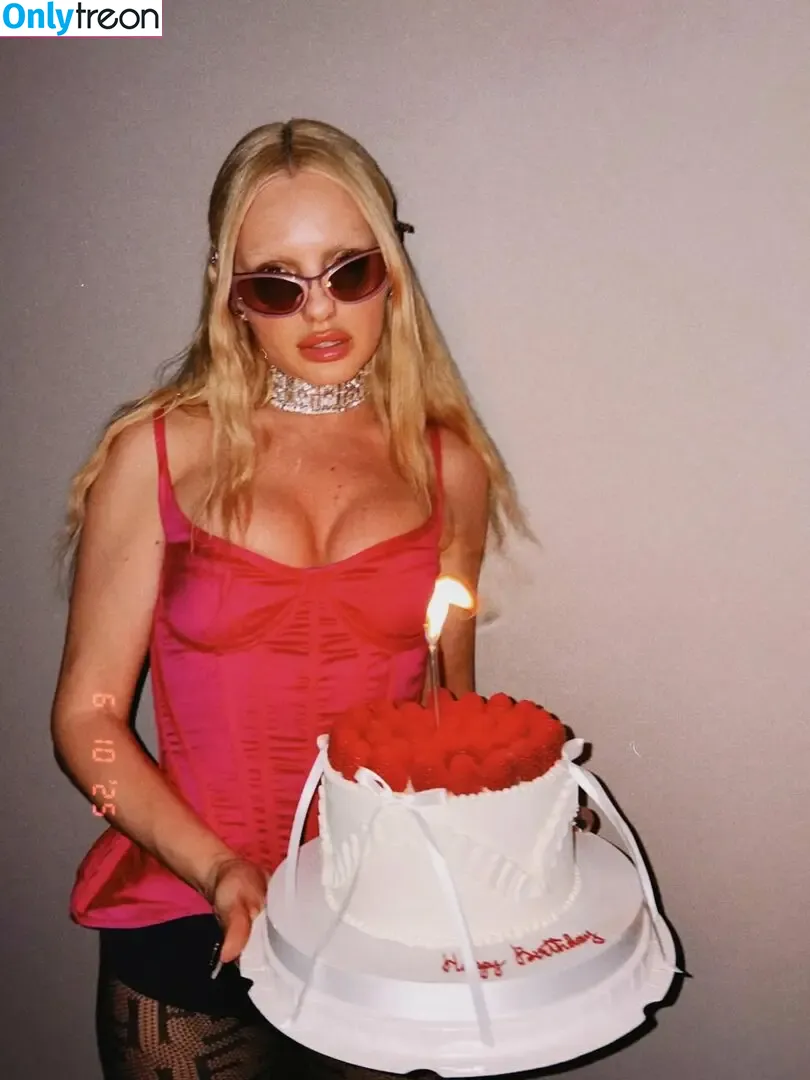 Alexandra Stan nude photo #2247 (alexandrastan)