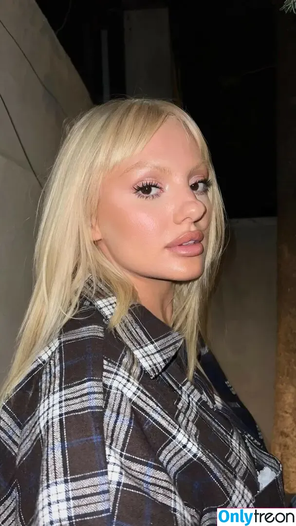 Alexandra Stan nude photo #2277 (alexandrastan)