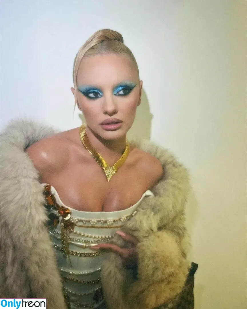 Alexandra Stan nude photo #2301 (alexandrastan)