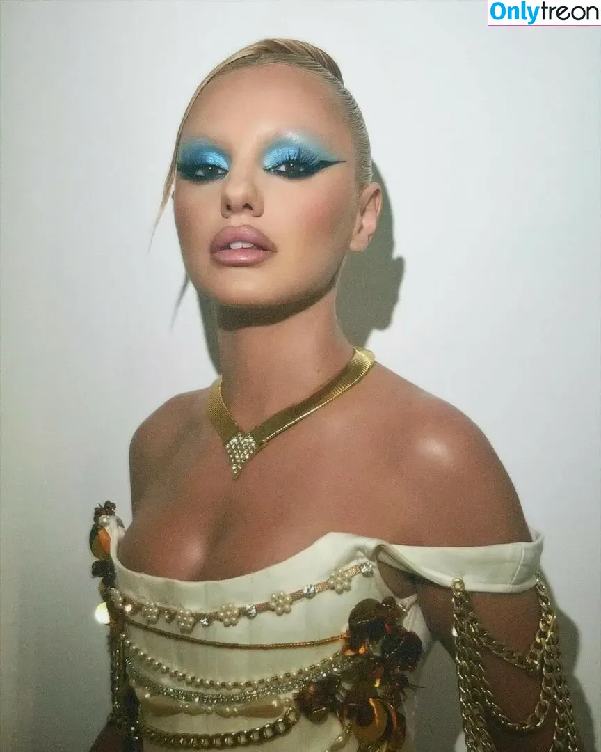 Alexandra Stan nude photo #2302 (alexandrastan)