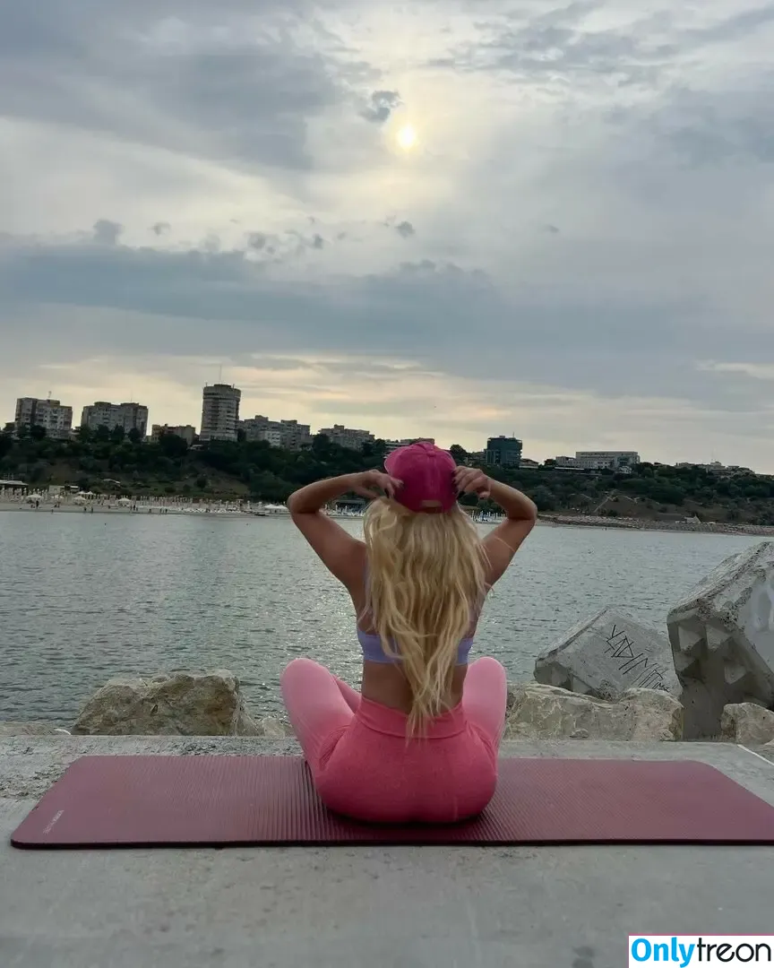 Alexandra Stan nude photo #2315 (alexandrastan)