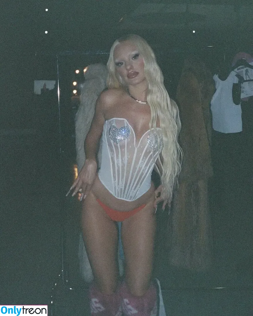 Alexandra Stan nude photo #2332 (alexandrastan)
